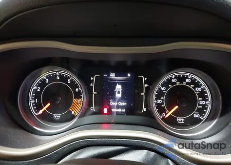 2015 Jeep Cherokee Latitude z USA, uszkodzony, nr VIN 1C4PJLCS6FW658342